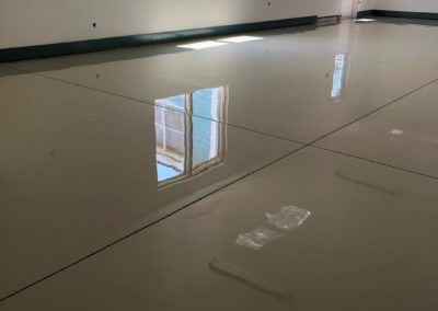 Residential Garage Tan Epoxy with Shiny Flooring